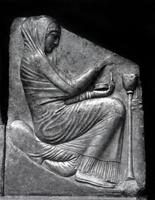 Трон Людовизи. Женщина, приносящая жертву. Мрамор. Около 470 г. до н.э. Рим. Музей Терм