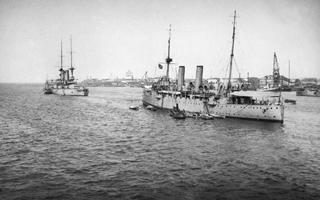 Линкор Чесма и английский крейсер Тезеус на рейде Северной Двины (1919 год)