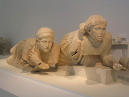 Скульптуры женщин. Западный фронтон храма Зевса в Олимпии. I половина V в. до н.э. Олимпия, Музей